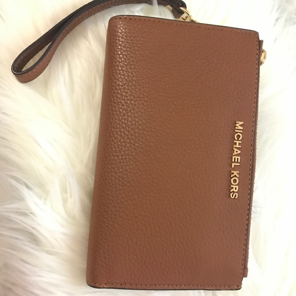 Michael Kors Handbags - MichaelKors Double Zip Wristlet (will take offers)